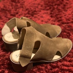 Sole society stacked heel shoes( 8.5) taupe color